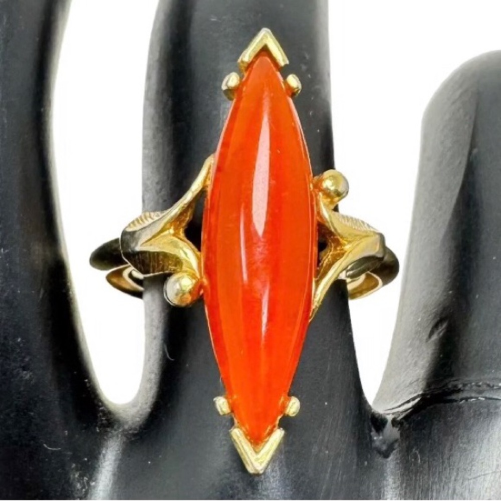 VINTAGE AVON MARQUUSE CARNELIAN RING..